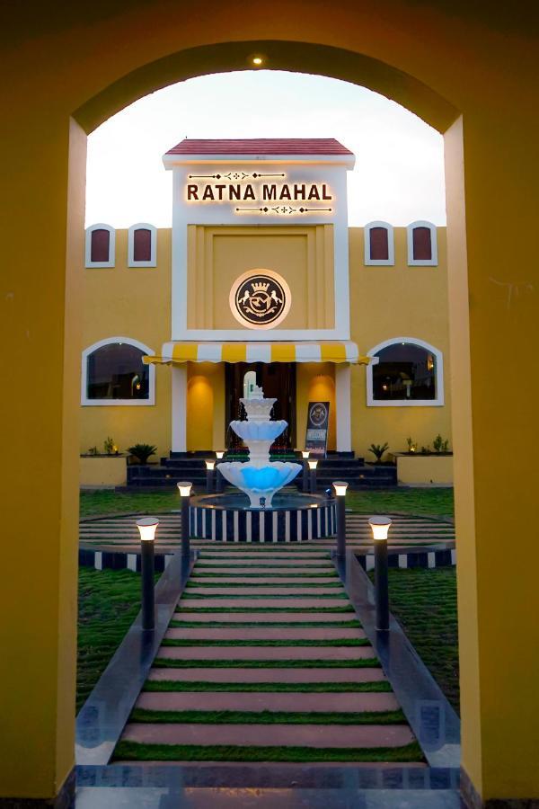 Ratna Mahal Dhamnod Exterior photo